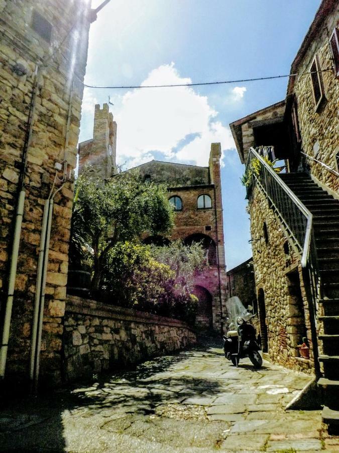 Centralissimo nel cuore del borgo Suvereto Esterno foto