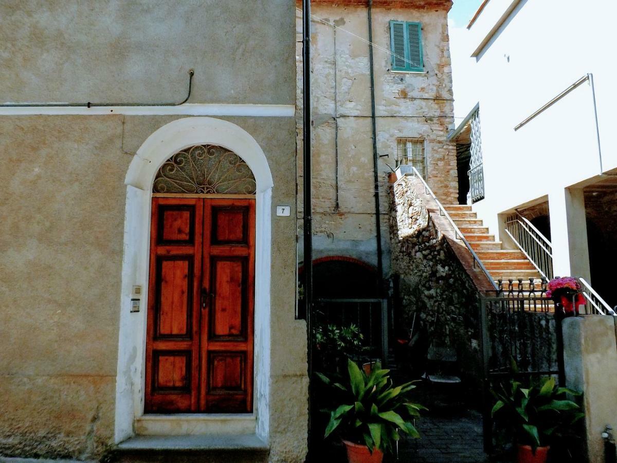 Centralissimo nel cuore del borgo Suvereto Esterno foto