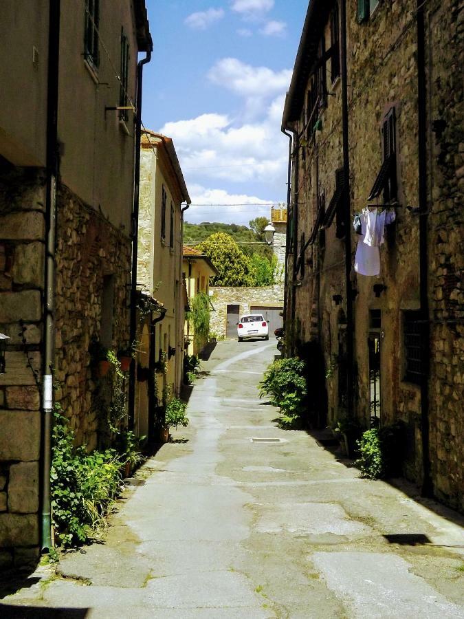 Centralissimo nel cuore del borgo Suvereto Esterno foto