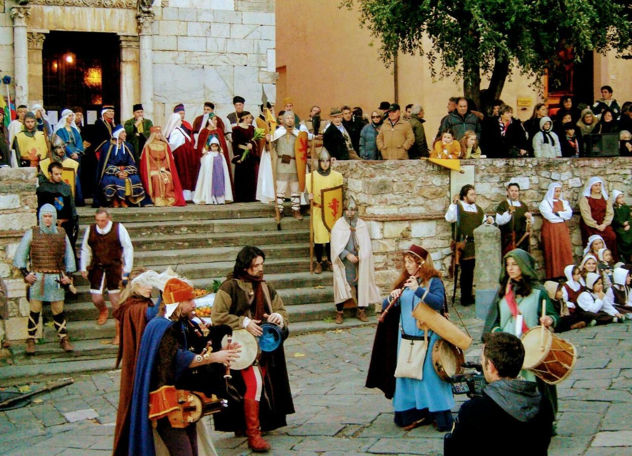Centralissimo nel cuore del borgo Suvereto Esterno foto