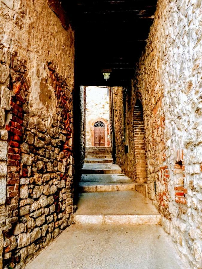 Centralissimo nel cuore del borgo Suvereto Esterno foto